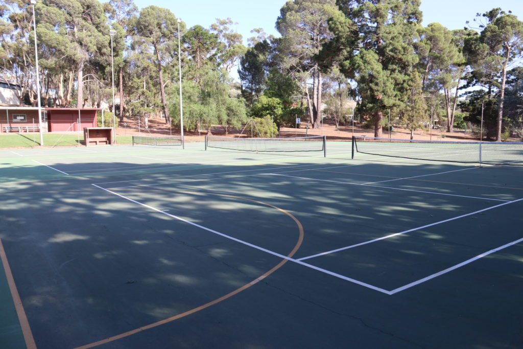 tennis-tourist-angaston-tennis-club-australia-court-blue