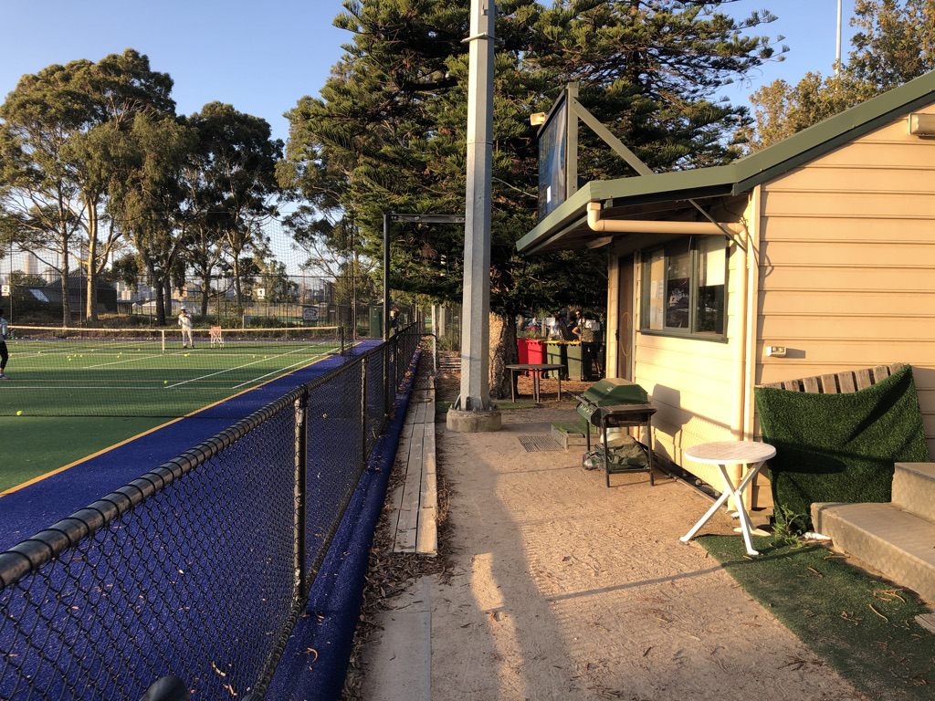 tennis-tourist-melbourne-st-kilda-albert-park-tennis-centre-player-clubhouse