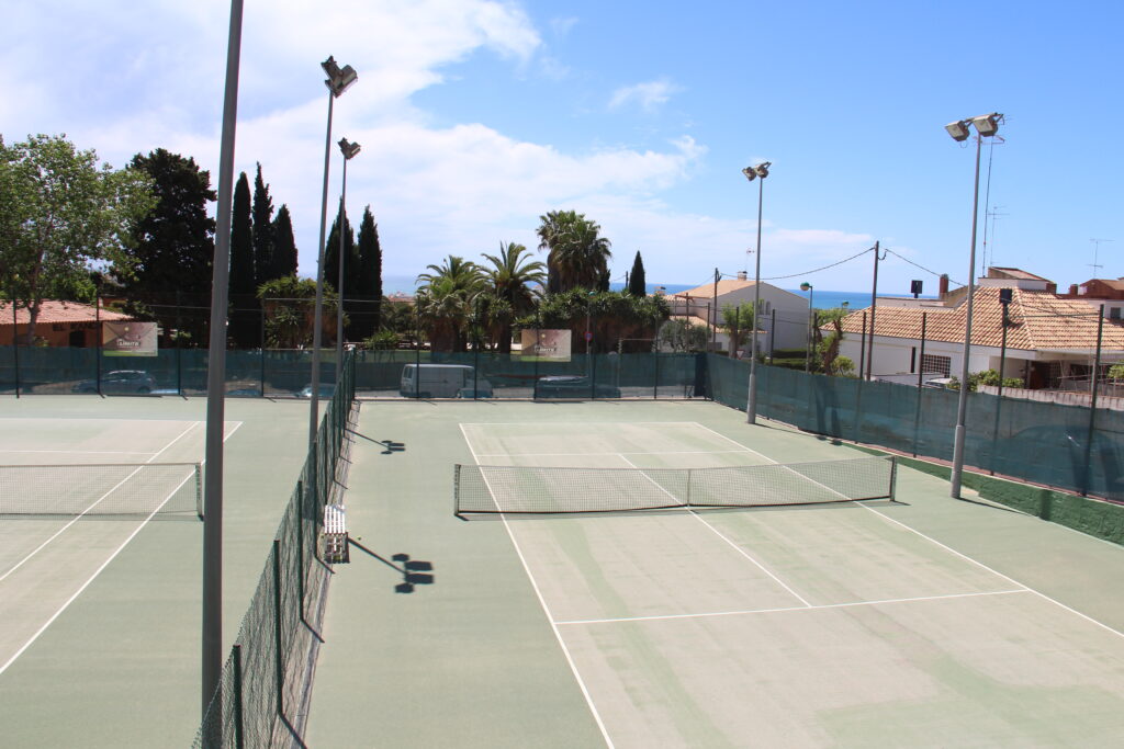 tennis-tourist-sitges-spain-club-natacio-courts