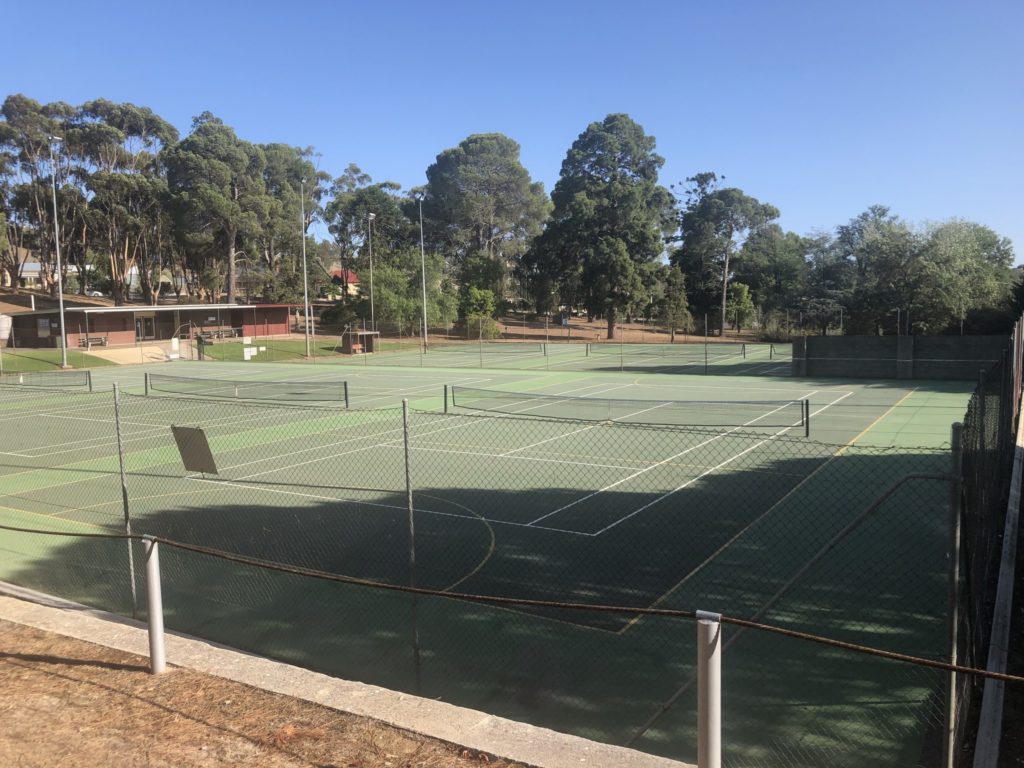 tennis-tourist-angaston-tennis-club-australia-court-clubhouse