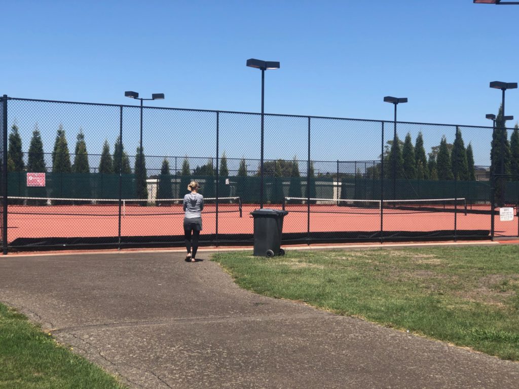 tennis-tourist-ballarat-regional-tennis-centre-australia-clay-court-fence