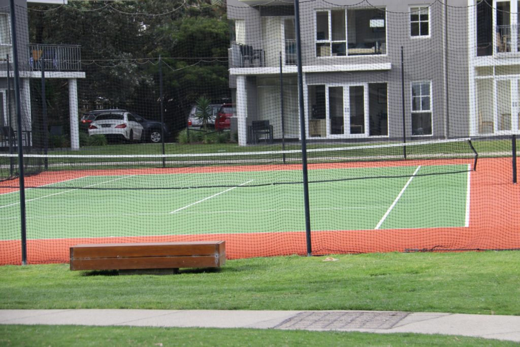 tennis-tourist-mantra-lorne-australia-tennis-court