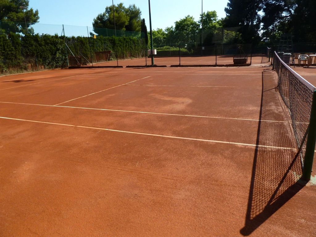 tennis-tourist-Club-de-Tenis-Pompeya-barcelona-spain-court
