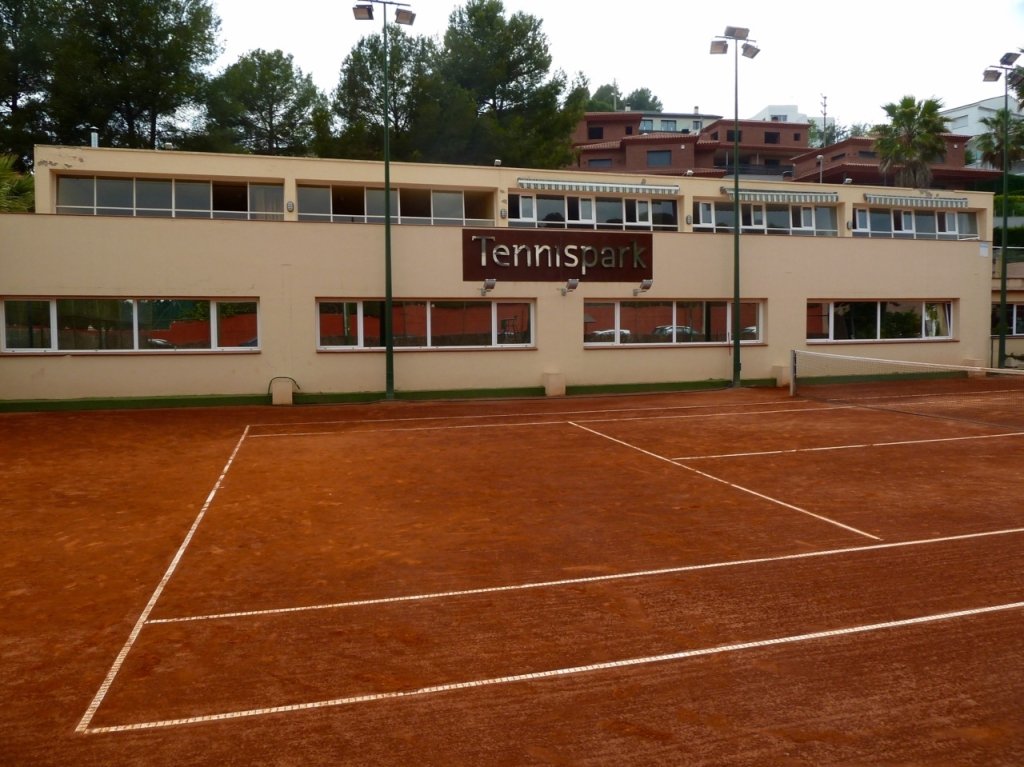 tennis-tourist-Tarragona-Park-Tennis-Club-courts-spain