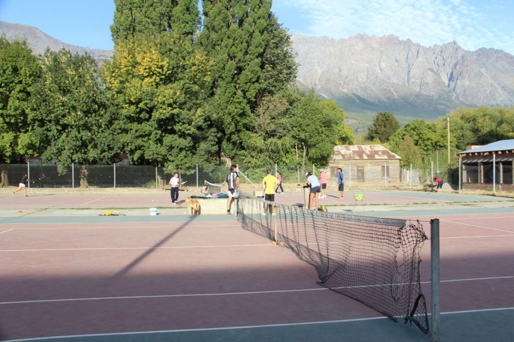 tennis-tourist-el-bolson-argentina-tennis