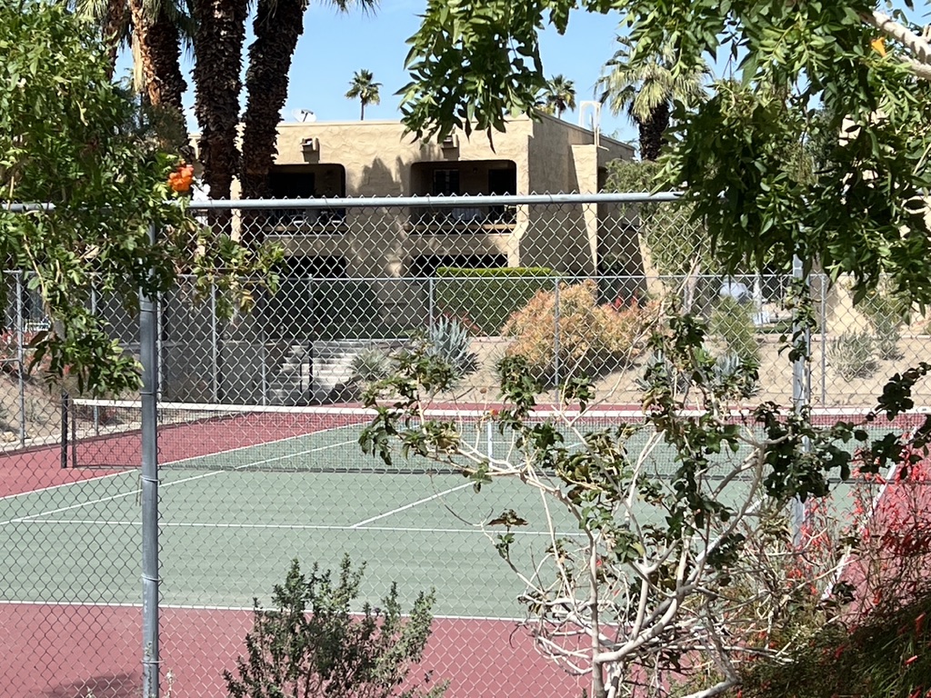 palm springs golf and tennis club fence and courts