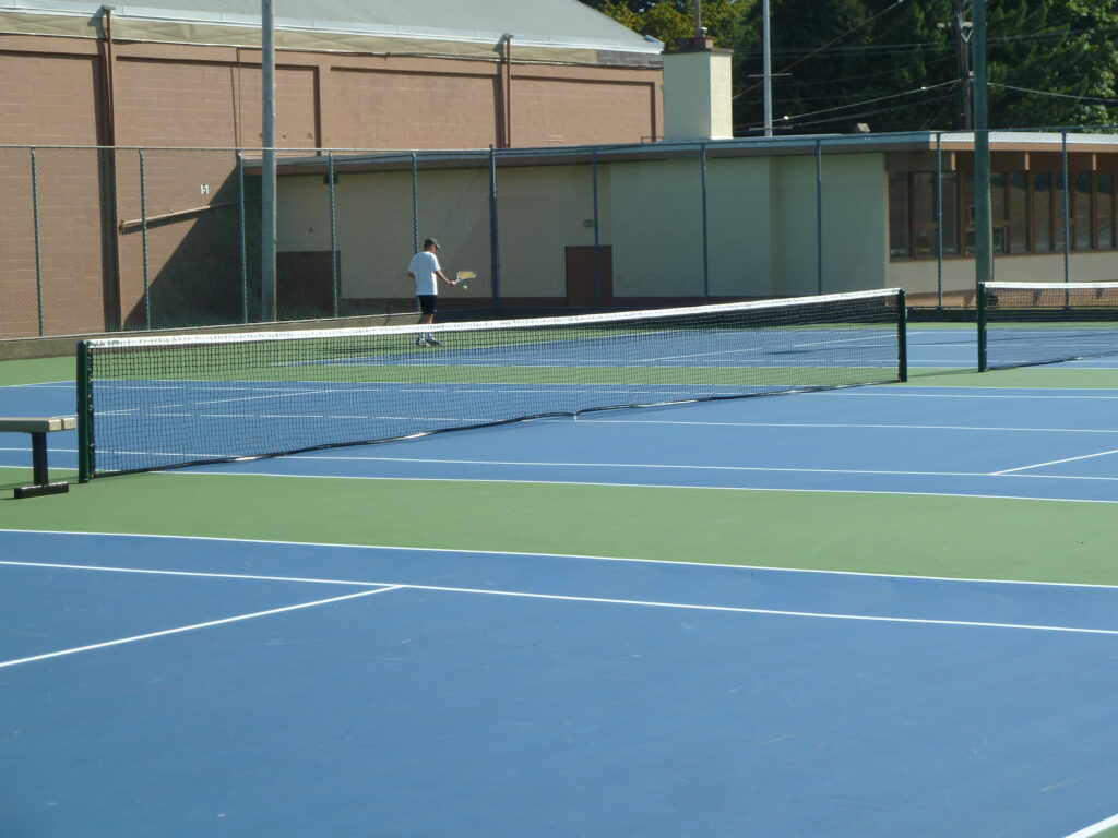 tennis-tourist-port-alberni-bc-court-net