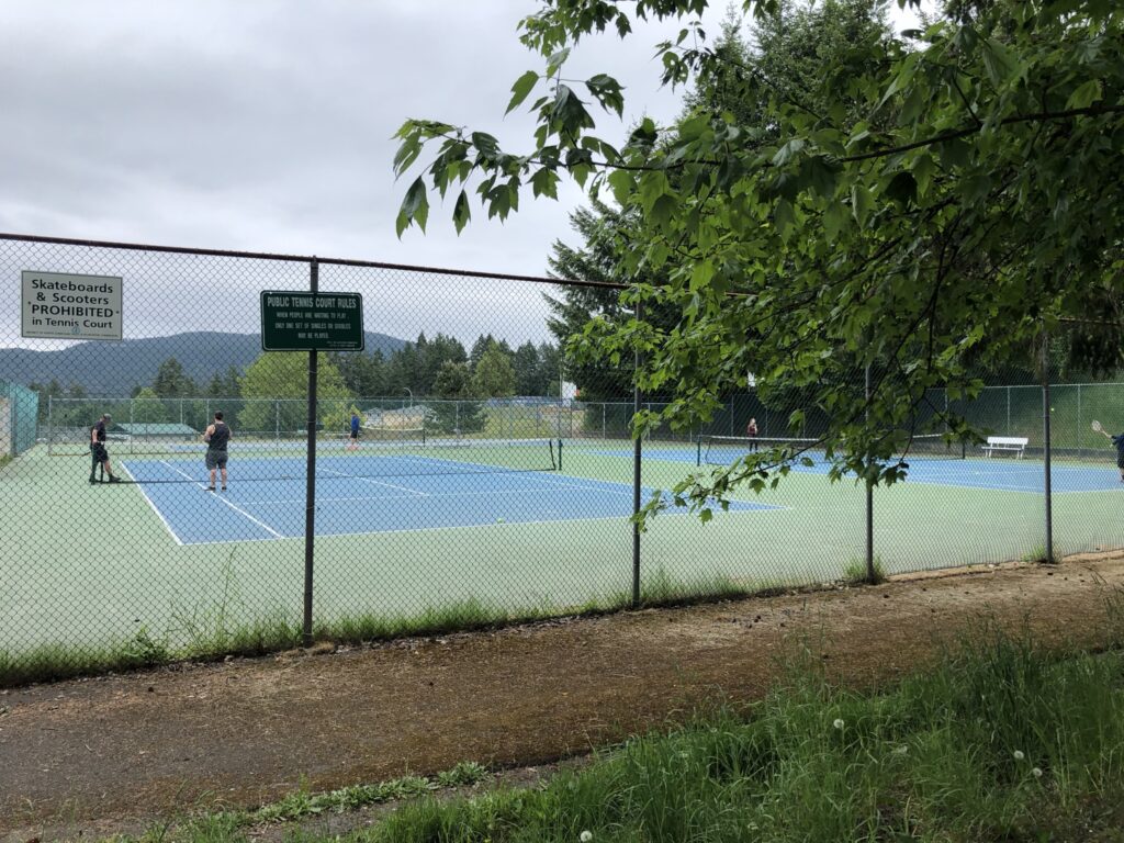tennis-tourist-maple-bay-vancouver-island-tennis-courts